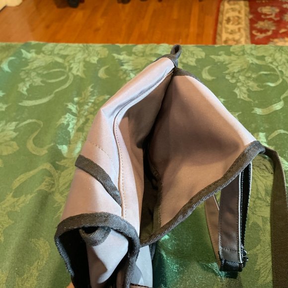 Kenneth Cole Reaction - Cross Body Army-Green Purse - Picture 4 of 11